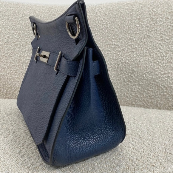 Authentic Hermes Taurillon Clemence Jypsiere 31 Crossbody Sapphire Blue - Picture 3 of 16